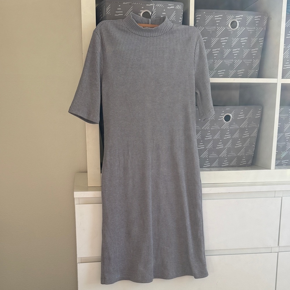 Old Navy Gray Ribbed Midi Dress